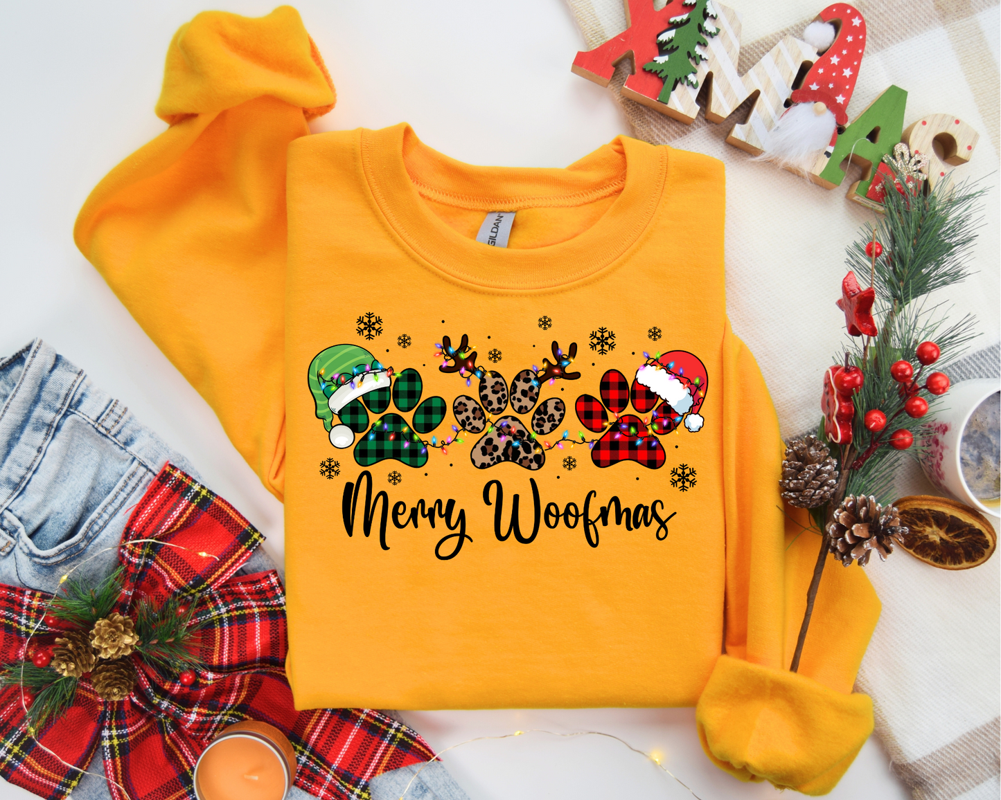 Dog mama, merry woof mas Sweatshirt – Christmas Vibes Gift