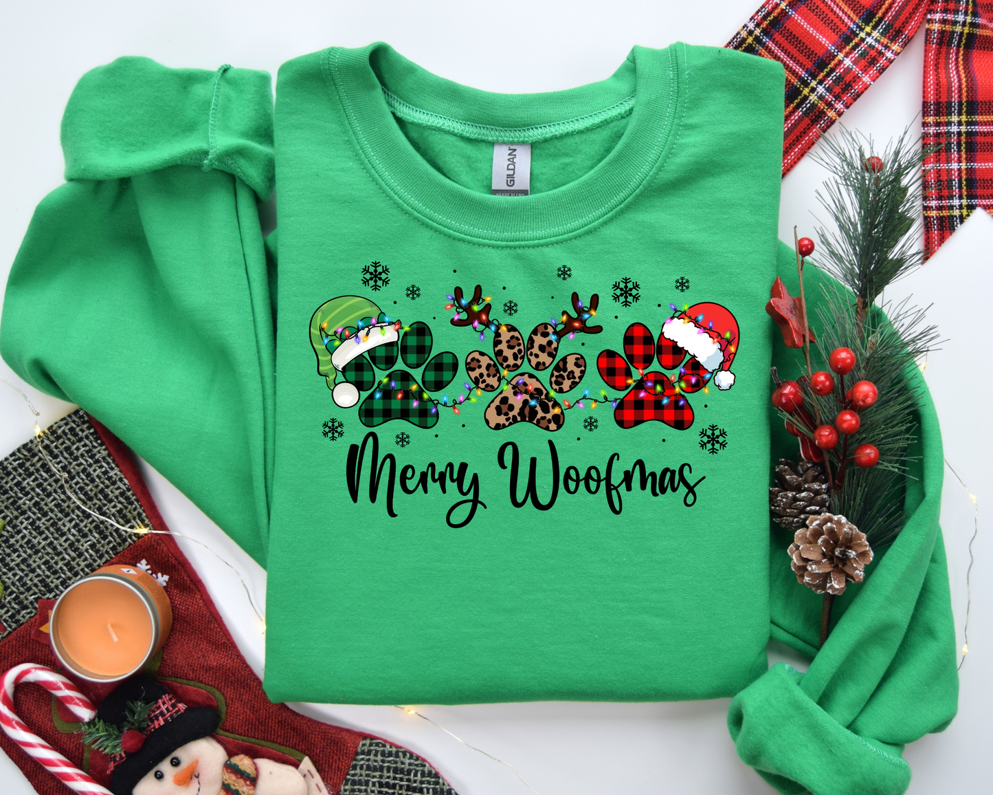 Dog mama, merry woof mas Sweatshirt – Christmas Vibes Gift