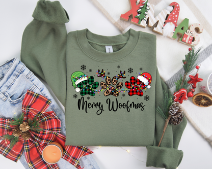 Dog mama, merry woof mas Sweatshirt – Christmas Vibes Gift